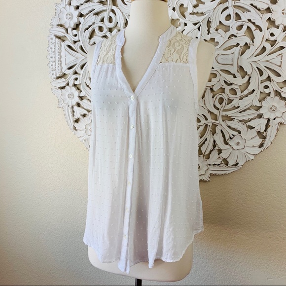 {Edme & Esyllte} White Textured Sleeveless Top - Picture 2 of 7